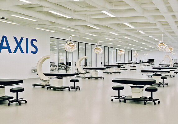 Axis showroom that displays the tools used in surgical education